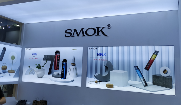 标派品牌设计 微型VI 品牌升级()
C4D的简约风格在电子烟的海报和包装设计中也运用甚多,像SMOK、雪加、极感等等
![标派品牌设计 微型VI 品牌升级